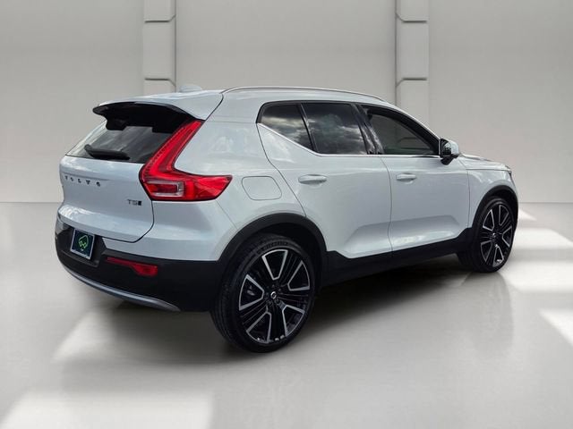 2022 Volvo XC40 — detail view