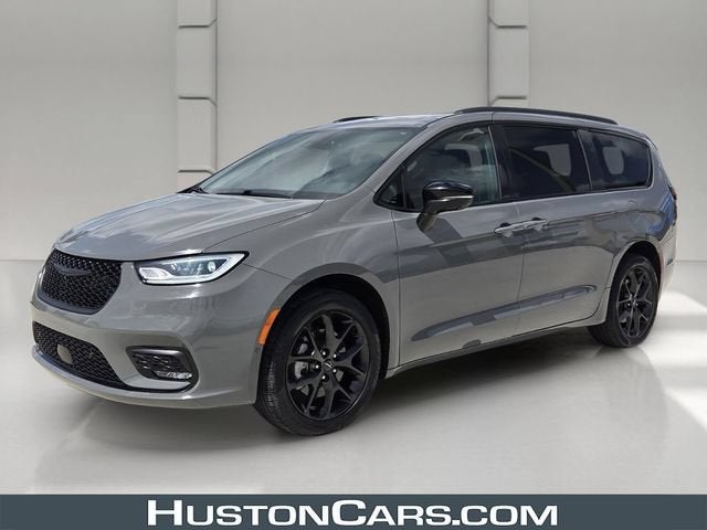 2023 Chrysler Pacifica Limited in Grey — front three-quarter view